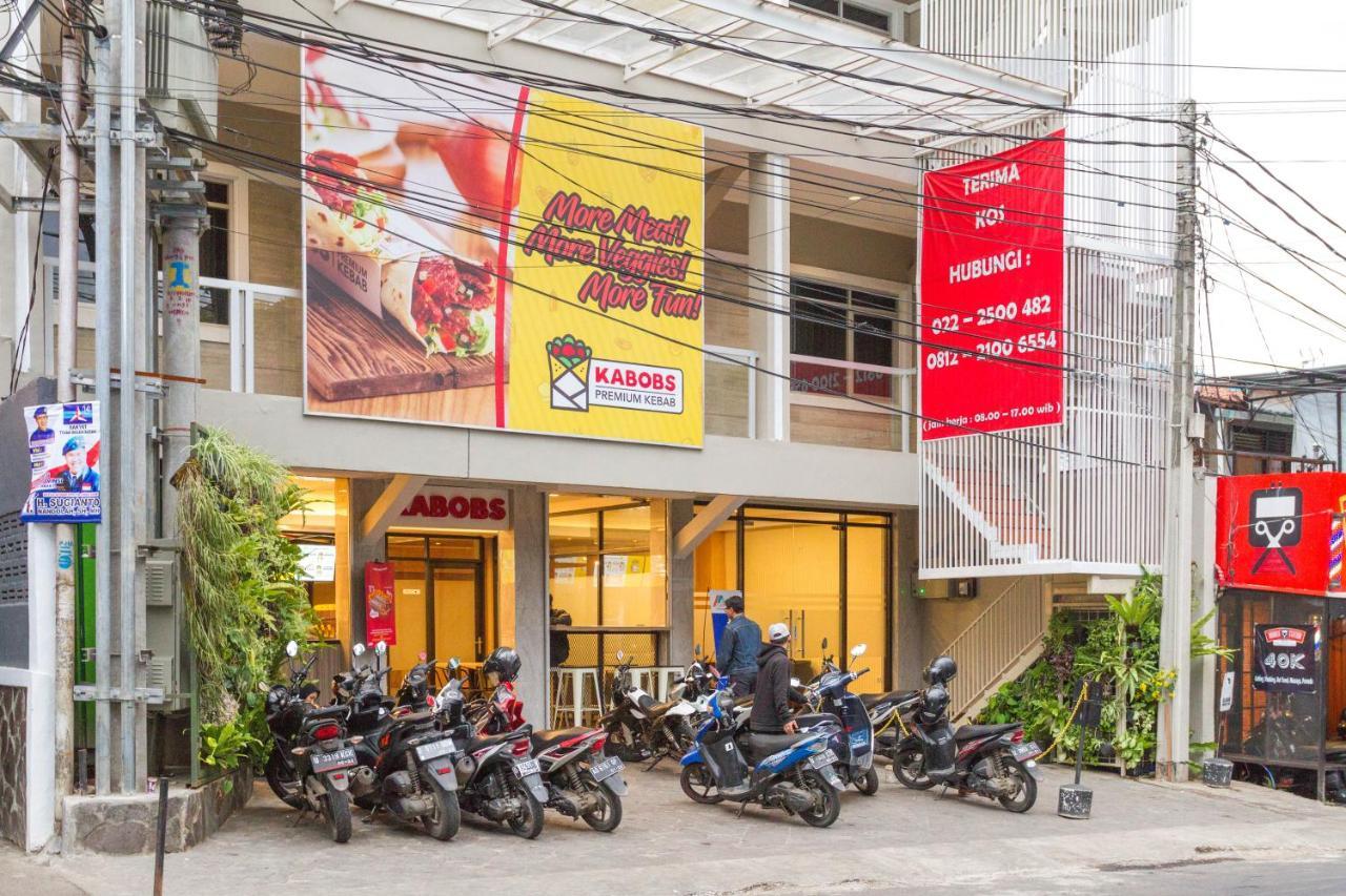Reddoorz Plus @ Dipatiukur Bandung Exteriör bild
